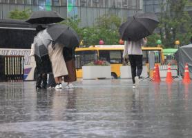 Weather Forecast: Rain in Southern Regions, Heat Continues in the North