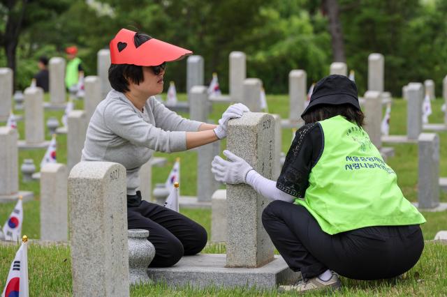 National cemeteries see surge of visitors as South Korea commemorates Korean War