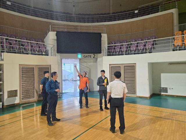 유관기관 합동 보령시 개표소 화재안전조사 실시하는 모습사진