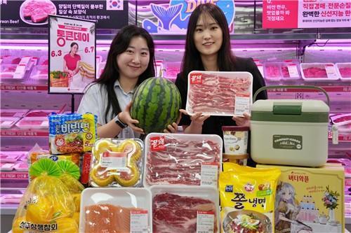 Lotte Mart mở đại tiệc giảm giá tháng 6, thịt ba chỉ chỉ 990 won, dưa hấu 9.900 won