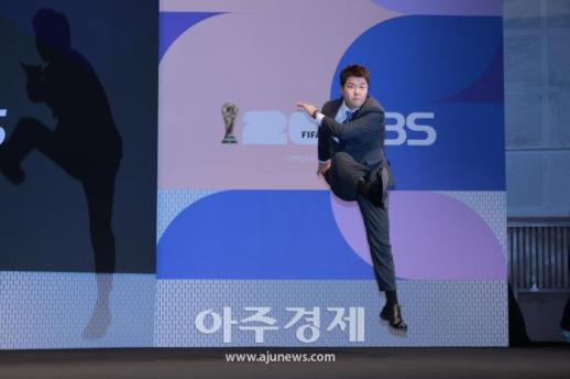 [포토] 전현무, 날카로운 슈팅 포즈