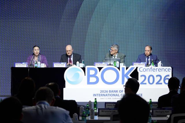 from left Beth Anne Wilson director of the International Finance Division at the Federal Reserve Board of Governors François Velde senior economist and economic advisor at the Federal Reserve Bank of Chicago Gary Richardson professor at the University of California Irvine and Kris J Mitchener Robert and Susan Finocchio Endowed Chair at Santa Clara University attend Session 4 of the 2026 Bank of Korea International Conference in Seoul on June 2 2026 Bank of Korea