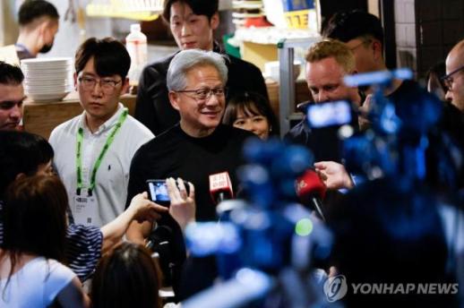 CEO Nvidia Jensen Huang: Cả Hàn Quốc và Đài Loan đều đặc biệt, không cần phải so sánh