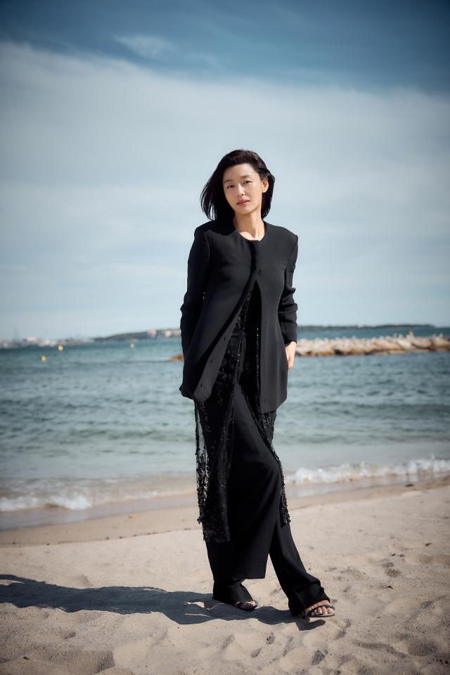 Jeon Ji-hyun in the film 'Goonche'