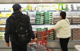 Egg Prices Surge Amid AI Outbreak and Heatwave, Supermarkets Scramble for Supplies