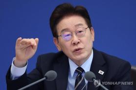Tổng thống Lee Jae-myung: "Giá nhà ở Hàn Quốc quá cao, cần thoát khỏi nền kinh tế phụ thuộc vào đầu cơ bất động sản"