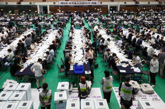  Counting begins as South Koreas local elections draw to a close 