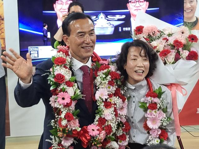 김홍열 청양군수 당선인 부부사진허희만기자