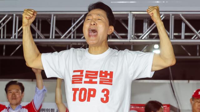 Oh Se-hoon reelected Seoul mayor after nail-biting overnight count