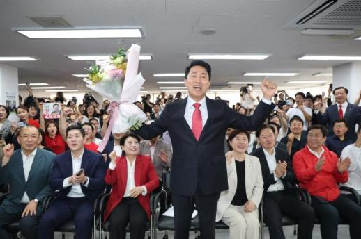 Ông Oh Se-hoon, lần đầu tiên đắc cử 5 nhiệm kỳ Thị trưởng Seoul... Chiến thắng của lý trí