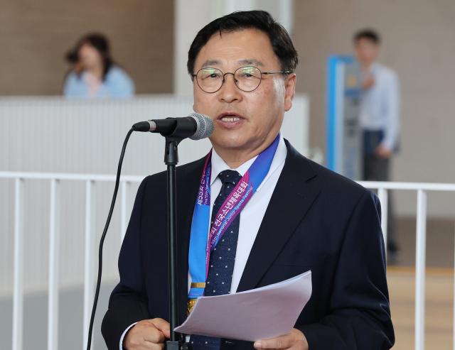 정근식 서울시교육감 당선인이 4일 서울시교육청에서 당선 소감을 밝히고 있다 사진연합뉴스