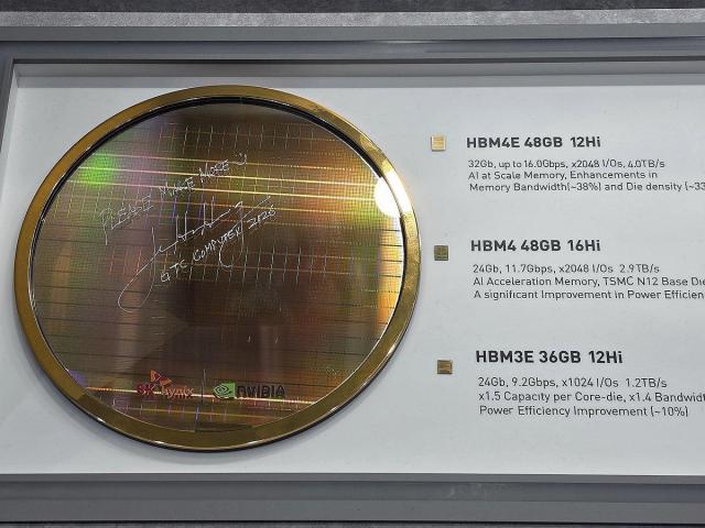 젠슨 황 CEO가 SK하이닉스 HBM4E 웨이퍼에 남긴 사인 사진연합뉴스