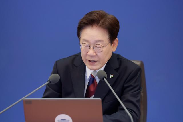 이재명 대통령이 4일 청와대에서 열린 수석보좌관회의에서 발언을 하고 있다 사진연합뉴스