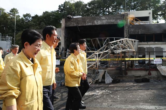 Ruling Democratic Party officials visit the site of an explosion at Hanwha Aerospaces Daejeon plant in Yuseong District Daejeon on June 1 2026 Yonhap
