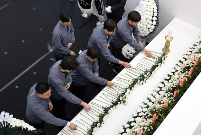Mourners pay respects to Hanwha Aerospace workers killed in Daejeon blast