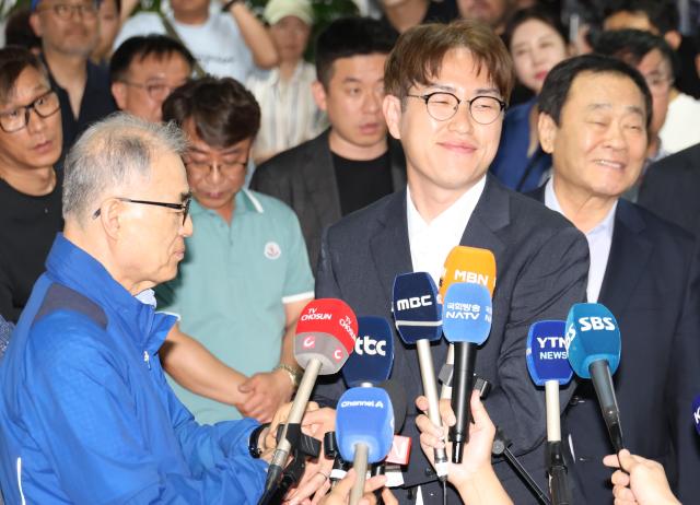 Ha Jung-woo the Democratic Party candidate in the parliamentary by-election for Busan’s Buk-gu district forces a smile after announcing his acceptance of defeat at his campaign office in Busan’s Buk District on June 4 2026 Yonhap 
