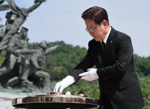 Lee calls for honoring sacrifice, punishing betrayal in Memorial Day speech