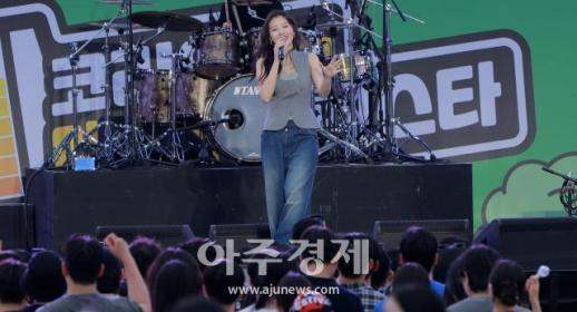 [포토] 2026 코리아 메모리얼 페스타 무대 오른 볼빨간사춘기