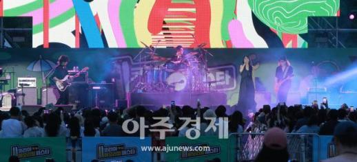 [포토] 멋진 공연 선보이는 자우림 (2026 코리아 메모리얼 페스타)