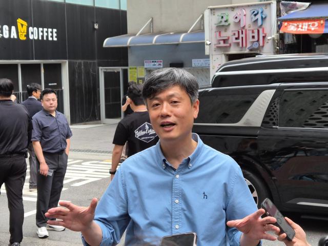 Jang Byung-kyu, chairman of Krafton, answers questions from reporters after meeting with Jensen Huang, CEO of NVIDIA, on June 7 at Optimum Zone PC Cafe in Gangnam, Seoul.