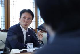 Prime Minister Kim Min-seok Calls for Resignations Over Election Ballot Shortage