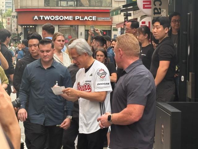 Jensen Huang, CEO of NVIDIA, visited Kkanbu Chicken in Gangnam, Seoul, on June 7 to hold a second meeting with Chey Tae-won, chairman of SK Group. Photo by Kim Na-yoon