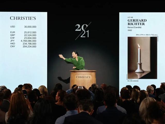 Auctioneer Yuge Wang sells Gerhard Richter's Candle for $35.135 million. Photo: Alan Padilla, Christie's