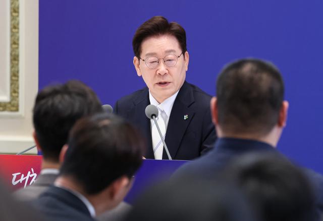 이재명 대통령이 8일 청와대 영빈관에서 열린 취임 1주년 기자회견에서 발언하고 있다 사진연합뉴스