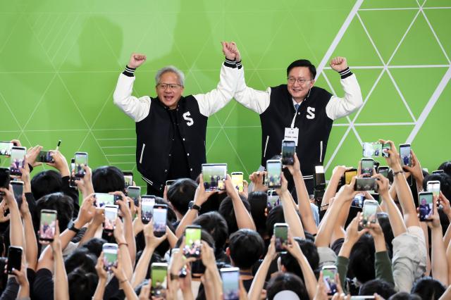 Nvidia CEO meets SNU students before wrapping up whirlwind Seoul trip
