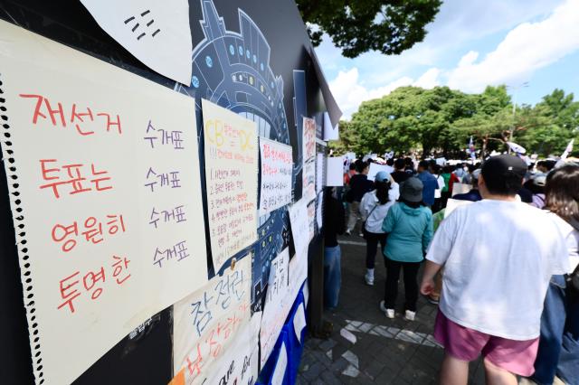 Protesters gather outside the vote-counting venue at the handball stadium in Olympic Park Songpa-gu Seoul on June 8 2026 AJP Han Jun-gu