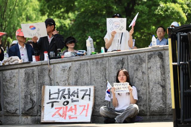 Protesters gather outside the vote-counting venue at the handball stadium in Olympic Park Songpa-gu Seoul on June 8 2026 AJP Han Jun-gu