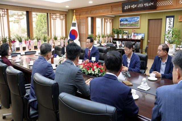 백성현 논산시장 간부들과 티타임 모습사진논산시