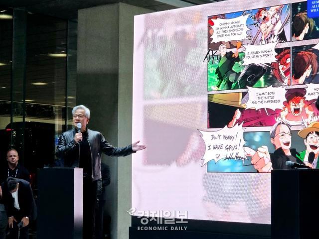 젠슨 황 엔비디아 CEO가 네이버 1784 사옥에서 네이버 웹툰이 준비한 행사를 진행하고 있다 사진류청빛 기자
