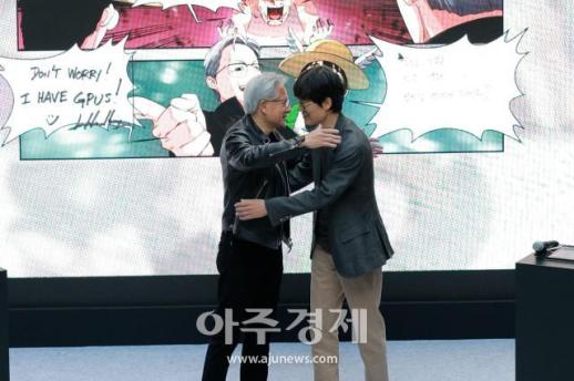 [포토] 포옹하는 이해진·젠슨 황