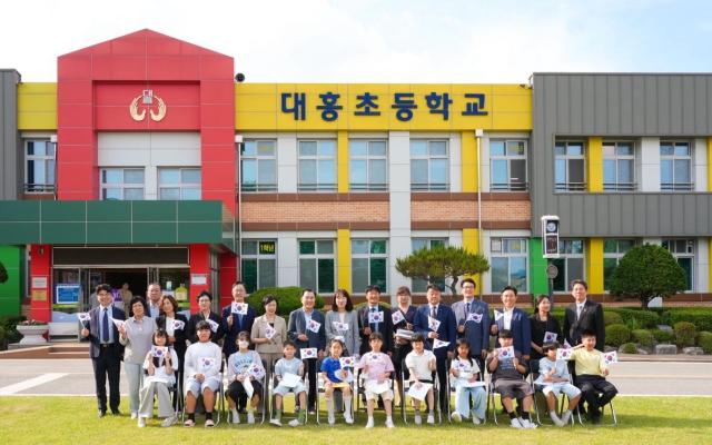 예산 대흥초등학교에서 진행한 독립유공자학교 미전수포장 전시 사진충남교육청