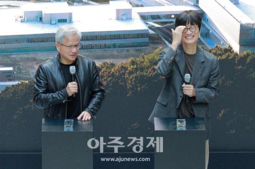 [포토] 젠슨 황의 삼겹살 대답에 빵 터진 이해진 의장