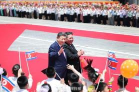 Kim Jong Un and Xi Jinping Pledge to Strengthen North Korea-China Relations