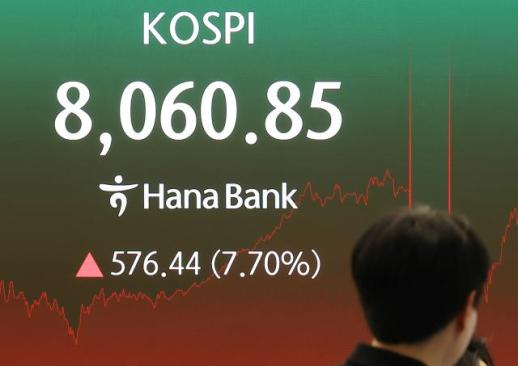 KB금융 차기 회장 레이스 시동…양종희 두각 속 내부후보·지배구조 변수