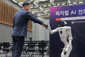 LGs Chloe and AI Worker Showcase Advances in Physical AI Technology
