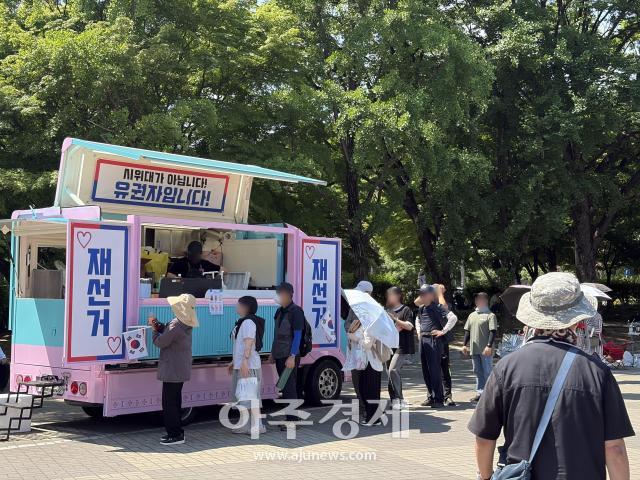 Participants at the rally line up at a coffee truck for refreshments on June 9.