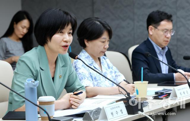 현수엽 복지부 제1차관이 9일 서울역 회의실에서 기초연금 개편방향 전문가 포럼을 열고 전문가 의견을 청취했다사진복지부