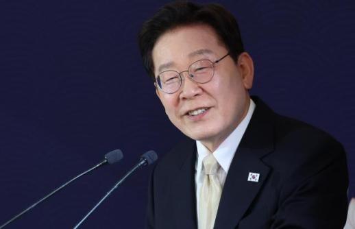 벨기에 현지서 반성문 쓴 李, 지지율 하락에 국민 여러분 죄송