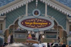 Tokyo Disneyland Faces Pressure for Price Hikes Amid Declining Attendance