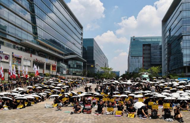 Kakao workers stage first-ever strike amid pay disputes