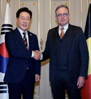 李, 국정원 공개 칭찬…잘 드는 칼은 해칠 수도, 살릴 수도