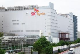 Two Workers Hospitalized After Chemical Exposure at Cheongju SK Hynix
