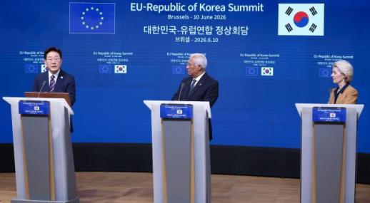 李在明出席韩国-欧盟联合新闻发布会