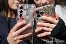 Canada Moves to Restrict Social Media Accounts for Children Under 16