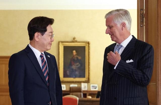 President Lee Jae Myung left talks with King Philippe of Belgium at the Château de Laeken the official residence of the Belgian monarch in Brussels on June 10 2026 Yonhap