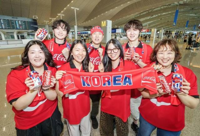 时差难掩观赛热情 韩国民众花式围观世界杯